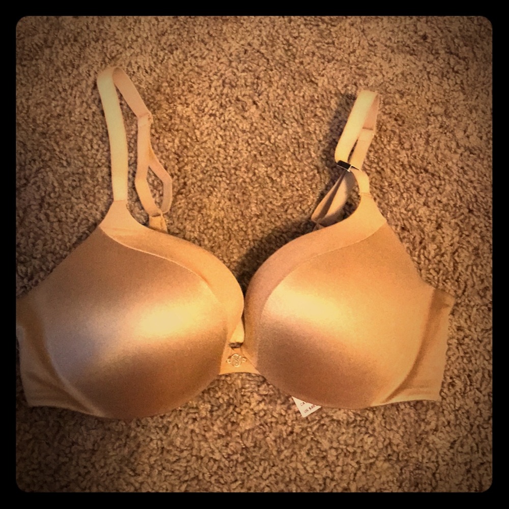 34B Victoria’s Secret push-up bra